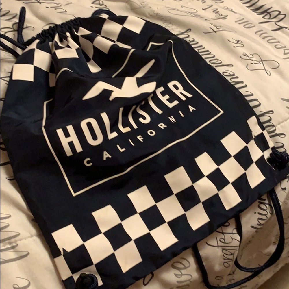Hollister - Picture 2 of 2